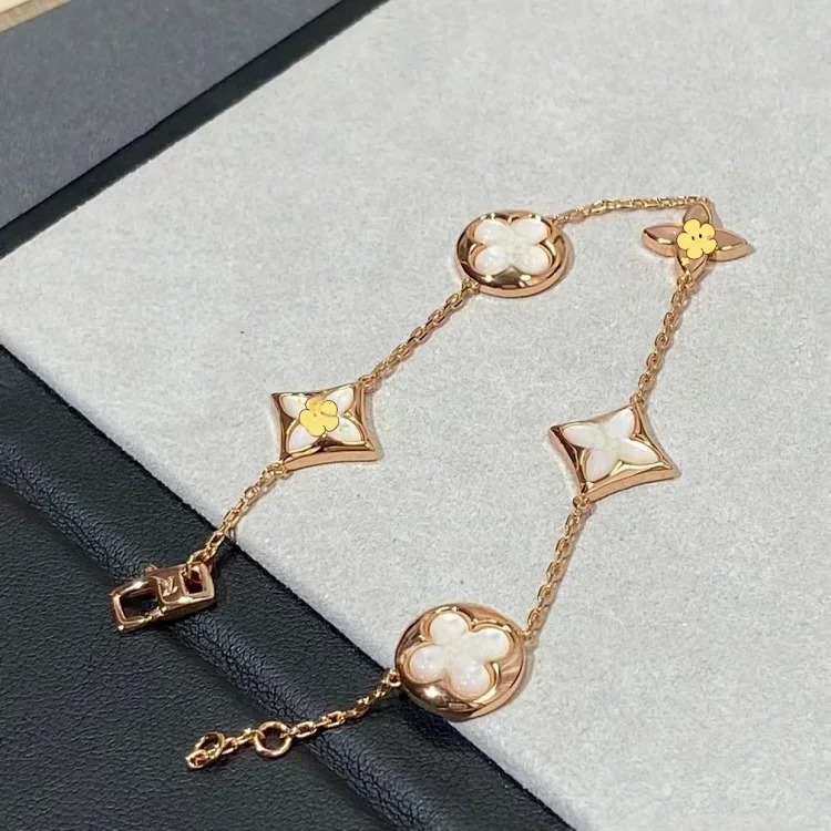 V gold new product amazonite old four five-flower bracelet women's high v gold white mother-of-pearl pointed flower light luxury versatile fashion image 4