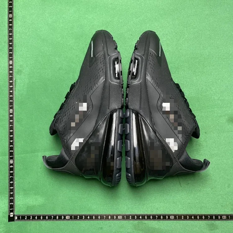 Soft, comfortable and fit running shoes B2D