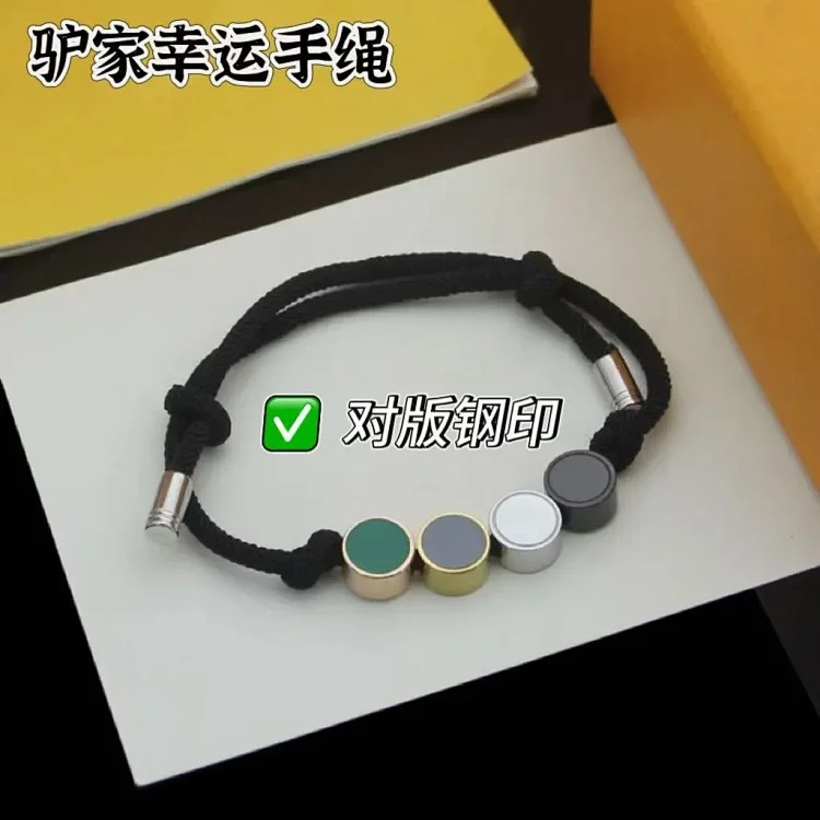 Louis Vuitton Alphabet presbyopic couple beaded dripping oil male and female couple bracelet ins wind transfer adjustable braided hand rope