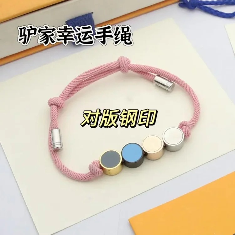 Louis Vuitton Alphabet presbyopic couple beaded dripping oil male and female couple bracelet ins wind transfer adjustable braided hand rope