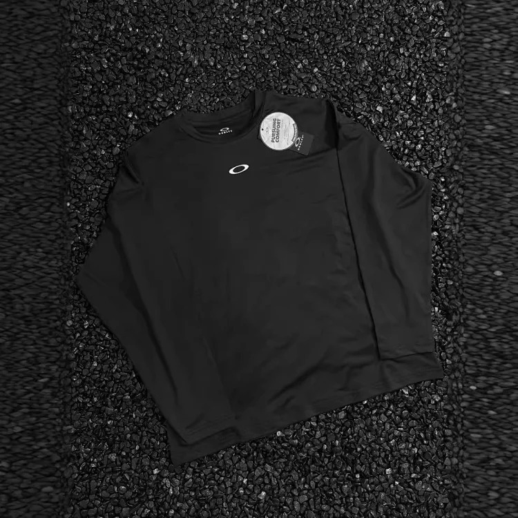 Simple bottoming shirt image 3