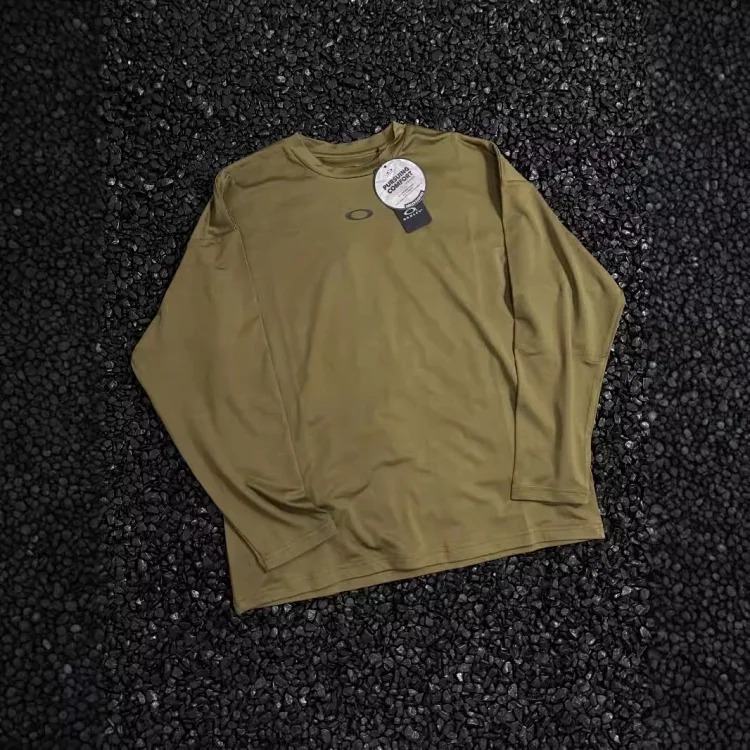 Simple bottoming shirt image 4
