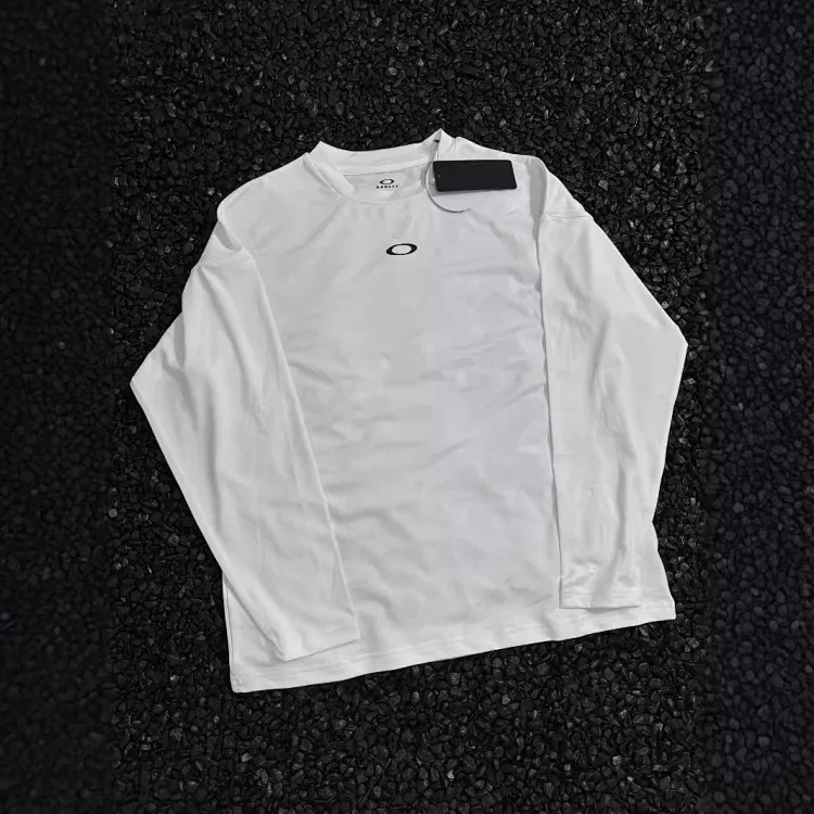 Simple bottoming shirt image 6