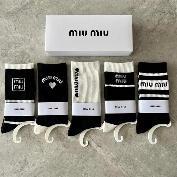 MIUMIU high-top four-season gift box high-quality women's socks Miu Miu long-tube cotton breathable and comfortable pile socks