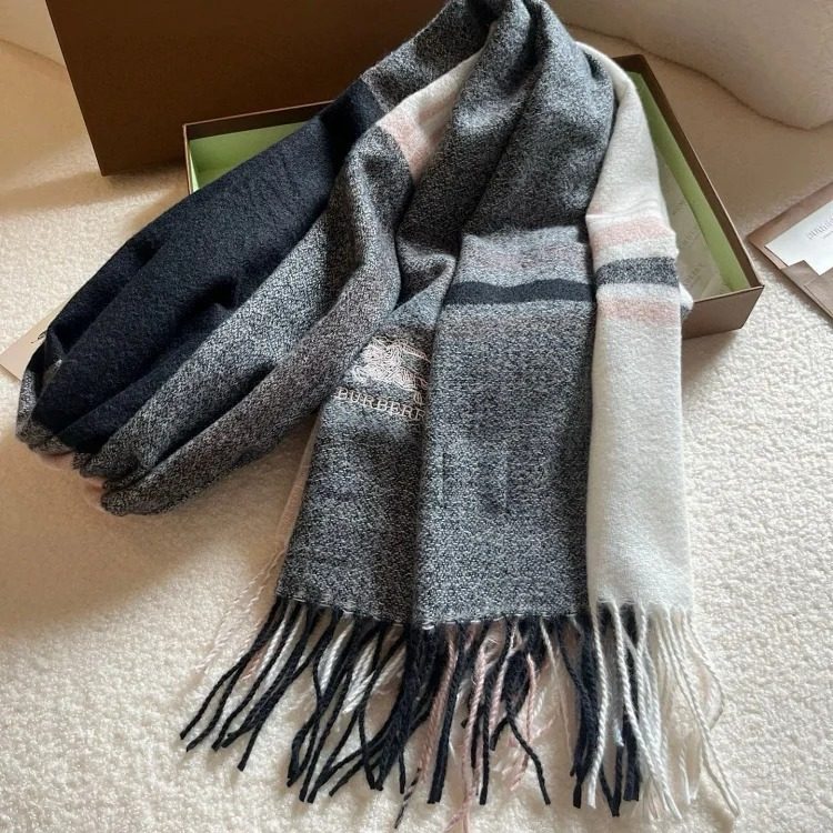 Br scarf highest quality image 3