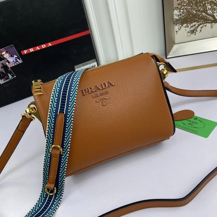 FENDI crossbody bag image 4