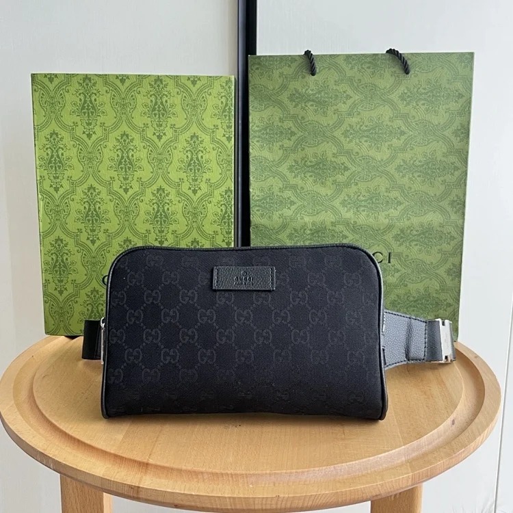Gu449174 Dimensions: 23 x 16 x 5, fanny pack