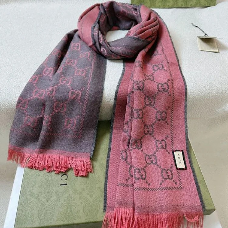 Gu wool scarf gift box packaging image 2