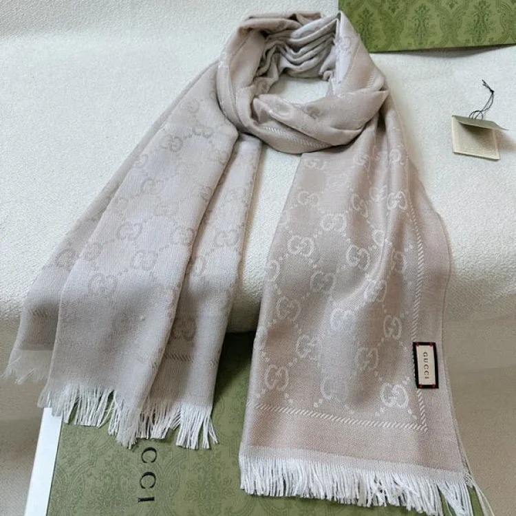 Gu wool scarf gift box packaging image 5