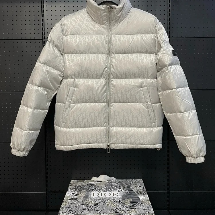 Louis Vuitton D 23FW dark pattern old flower stand collar feather 90 fill power white goose down, (90% white goose down ➕ 10% white goose feather) This kind of down is full of fluffiness and image 3