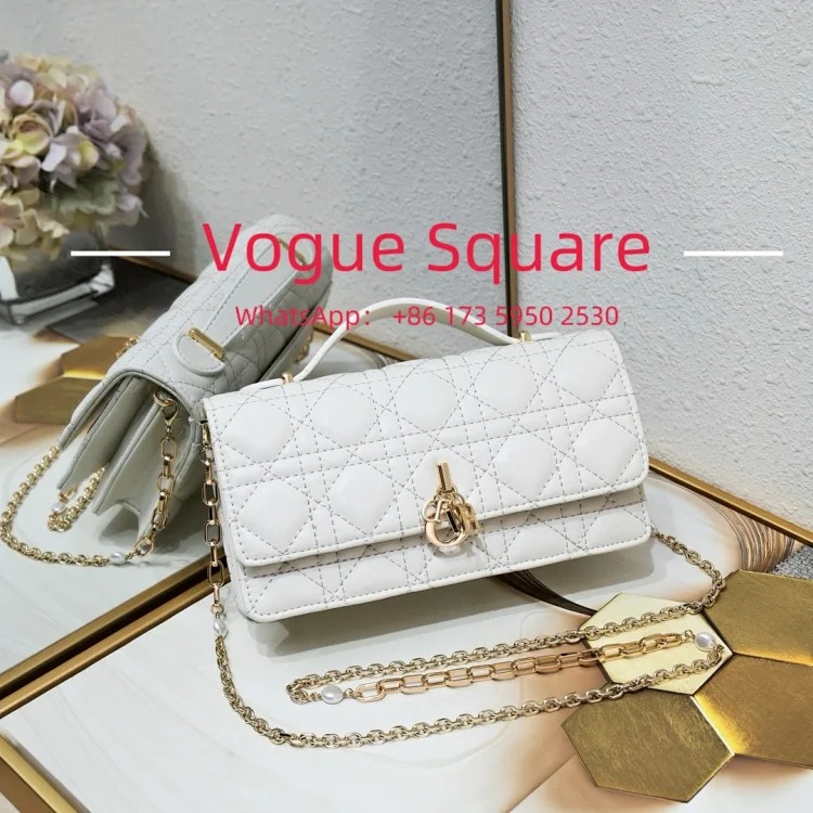 Genuine first layer sheepskin lady d pearl clutch