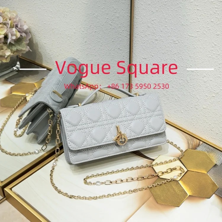 Genuine first layer sheepskin lady d pearl clutch