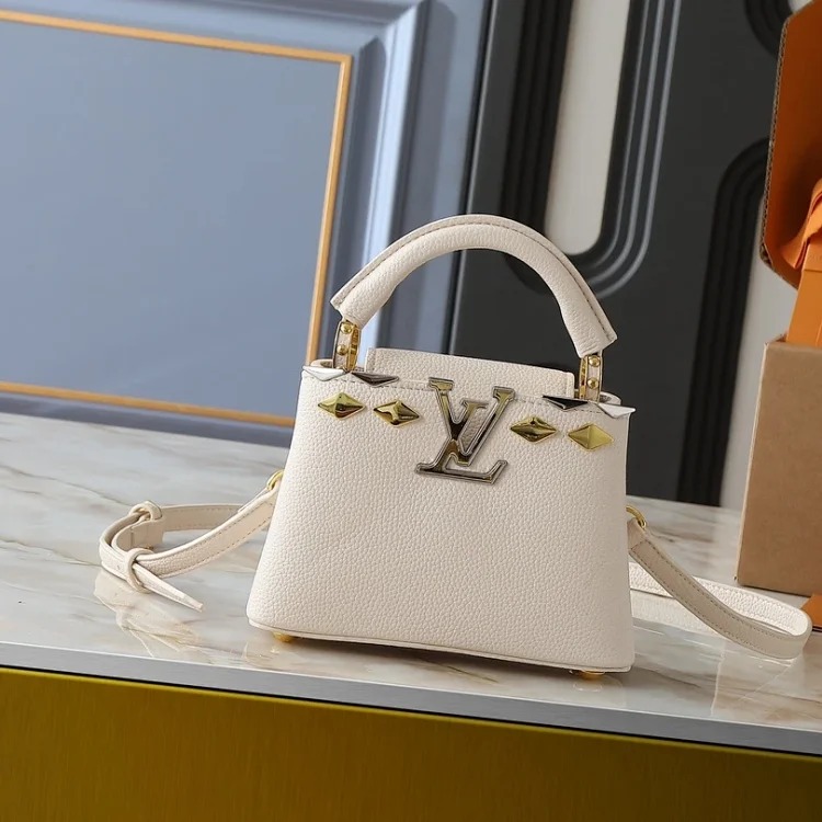 Louis Vuitton IV Capucines bag image 3