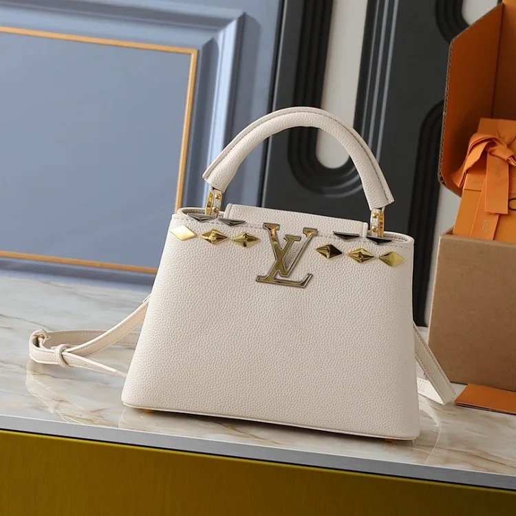 Louis Vuitton IV Capucines bag image 4