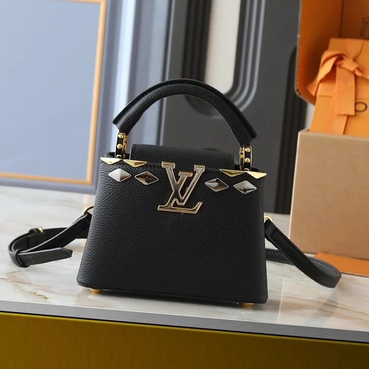 Louis Vuitton IV Capucines bag image 6