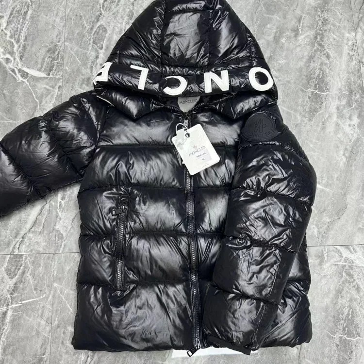 Fashionable hooded down jacket
