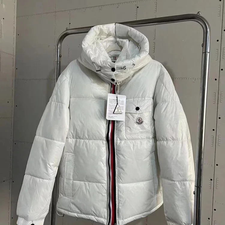 Fashionable hooded down jacket