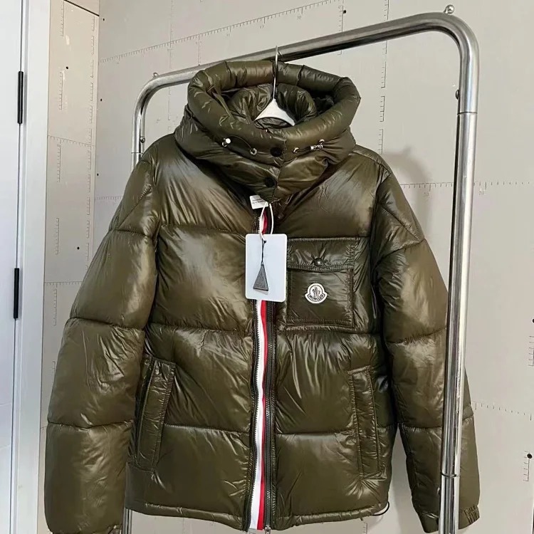 Fashionable hooded down jacket