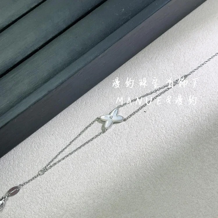 Natural mother-of-pearl cross double layer bracelet for women, thick 18K gold plated temperament hand jewelry, factory direct sales and wholesale