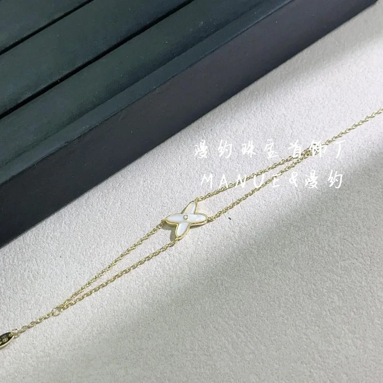 Natural mother-of-pearl cross double layer bracelet for women, thick 18K gold plated temperament hand jewelry, factory direct sales and wholesale
