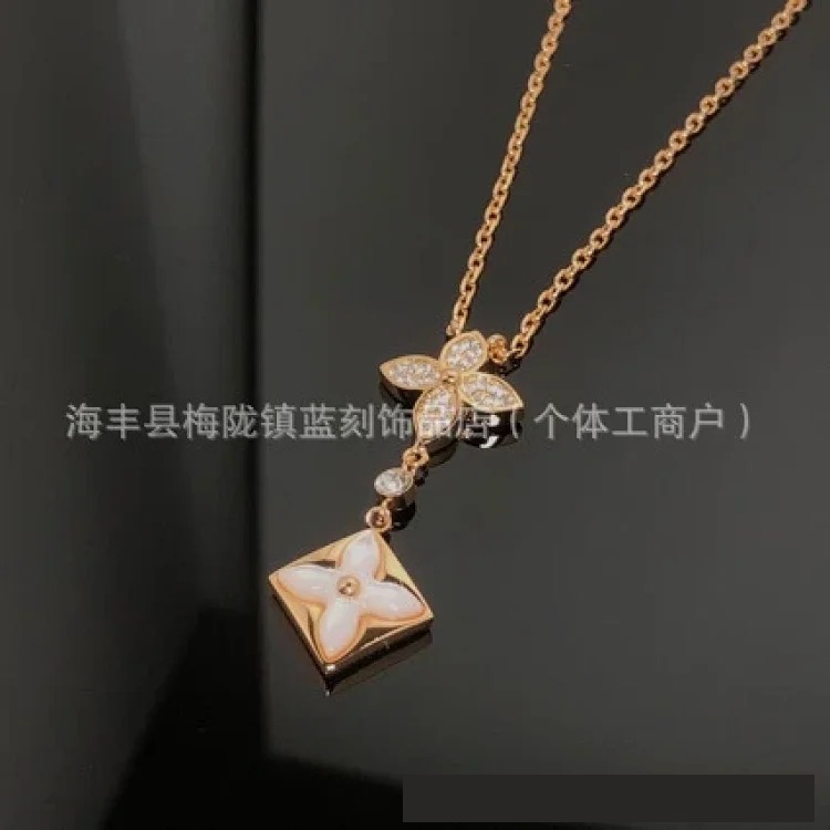 Louis Vuitton Cross-border necklace V letter presbyopic tip flower full of diamonds European and American clavicle chain factory wholesale