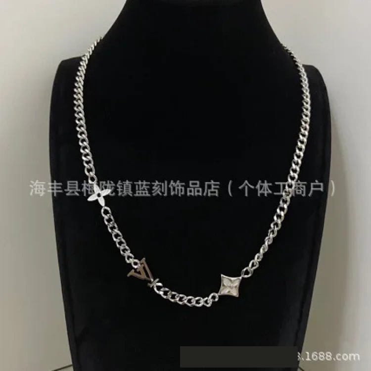 Louis Vuitton Cross-border necklace V letter presbyopic tip flower full of diamonds European and American clavicle chain factory wholesale