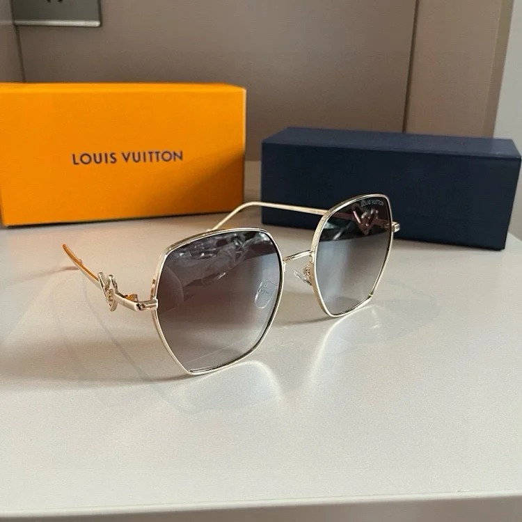 L Sunglasses Collection