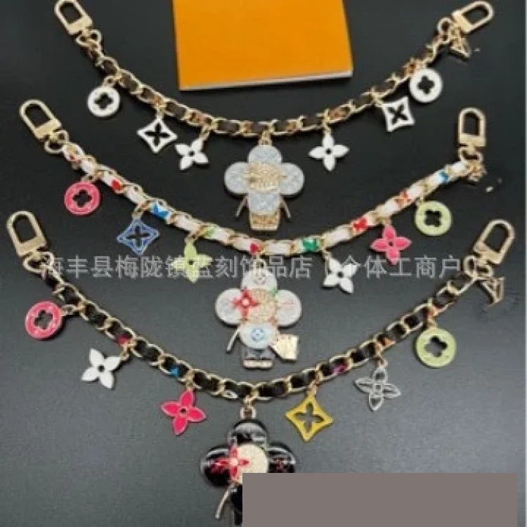 Louis Vuitton Colorful sunflower keychain bag pendant old flower element decorative chain creative pendant
