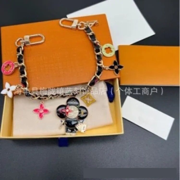 Louis Vuitton Colorful sunflower keychain bag pendant old flower element decorative chain creative pendant