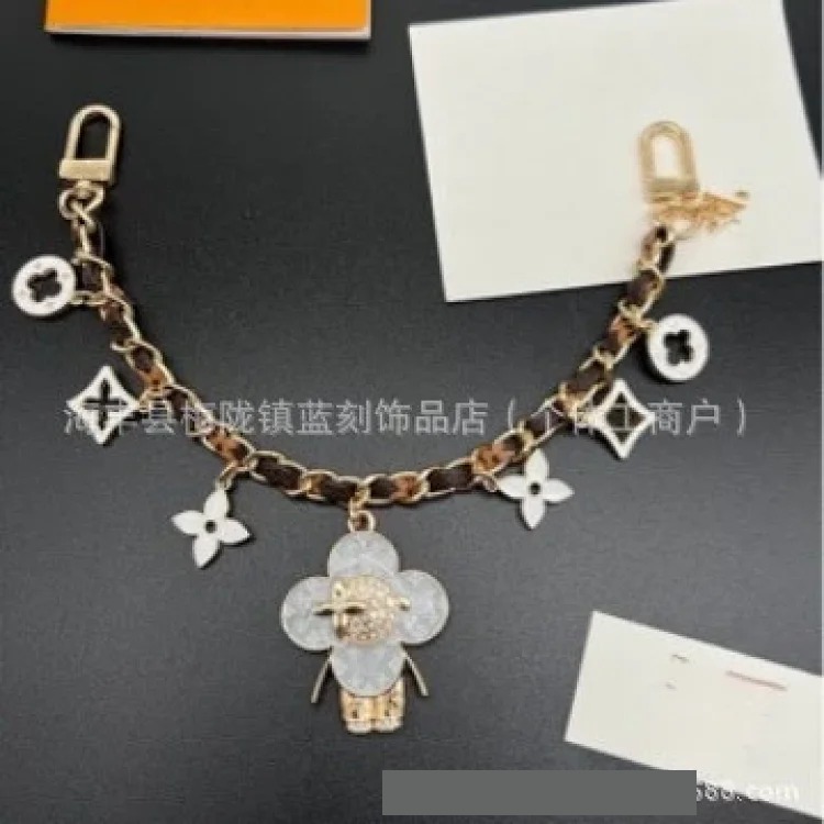 Louis Vuitton Colorful sunflower keychain bag pendant old flower element decorative chain creative pendant