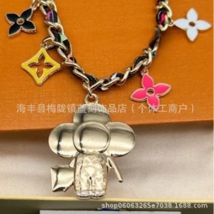 Louis Vuitton Colorful sunflower keychain bag pendant old flower element decorative chain creative pendant