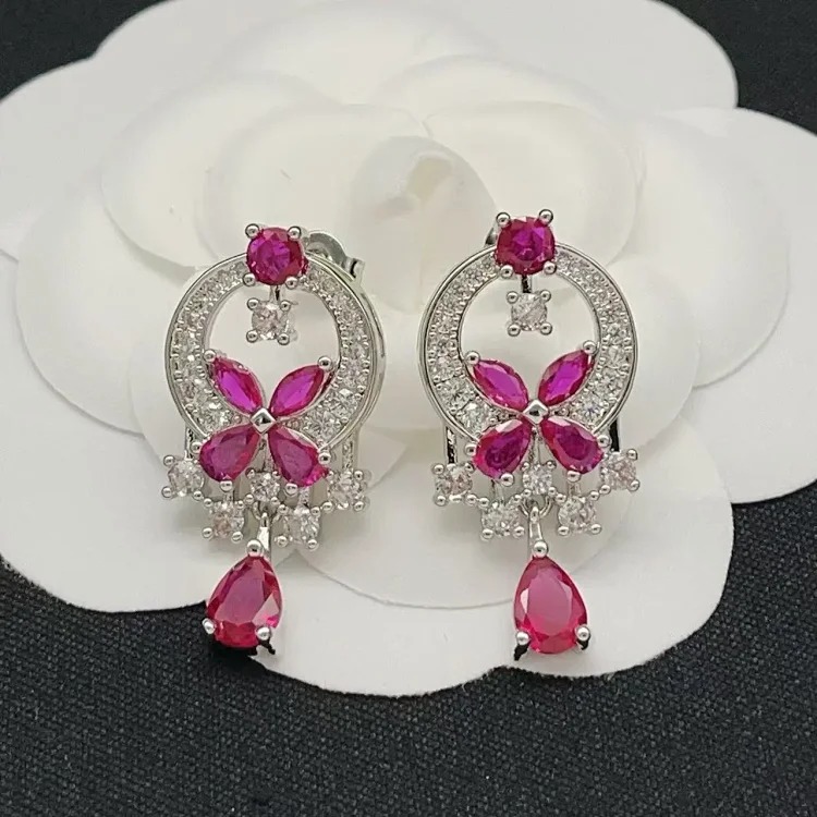 French retro geometric rhombus temperament earrings light luxury high-end letter small fragrant style earrings square round face earrings