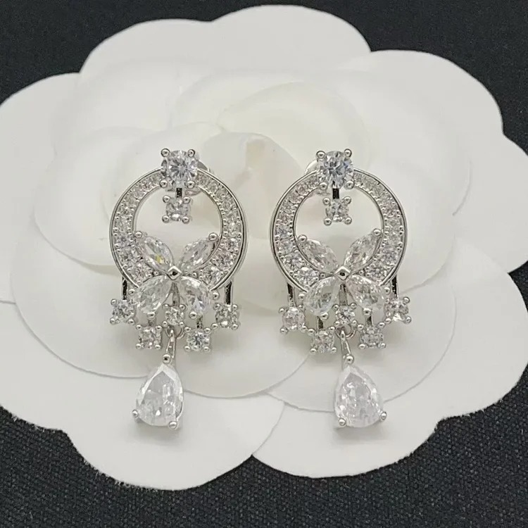 French retro geometric rhombus temperament earrings light luxury high-end letter small fragrant style earrings square round face earrings image 3