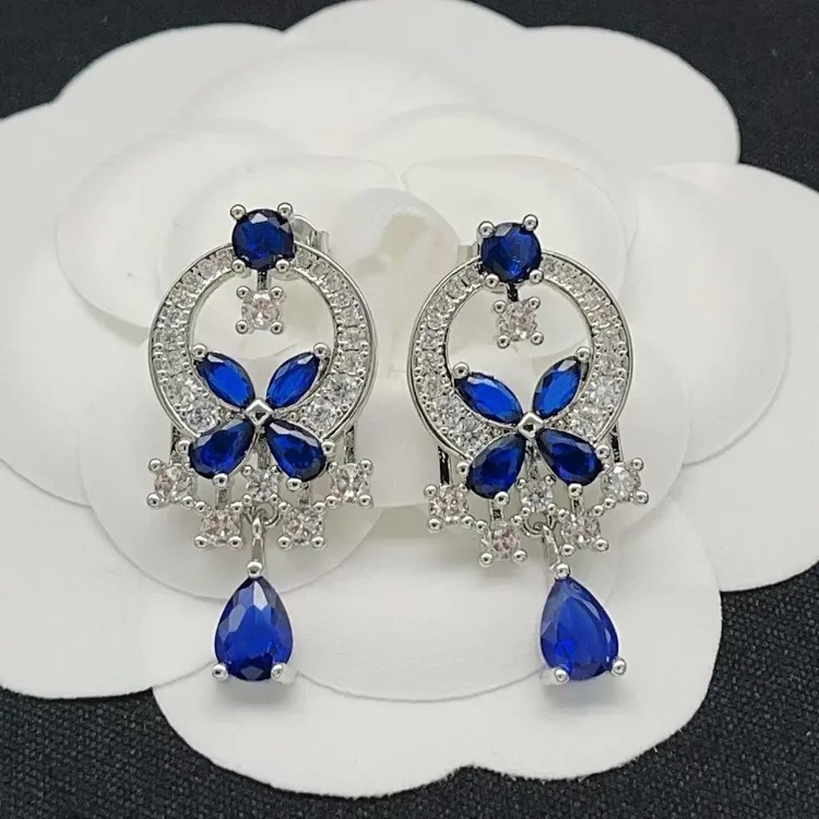 French retro geometric rhombus temperament earrings light luxury high-end letter small fragrant style earrings square round face earrings image 4