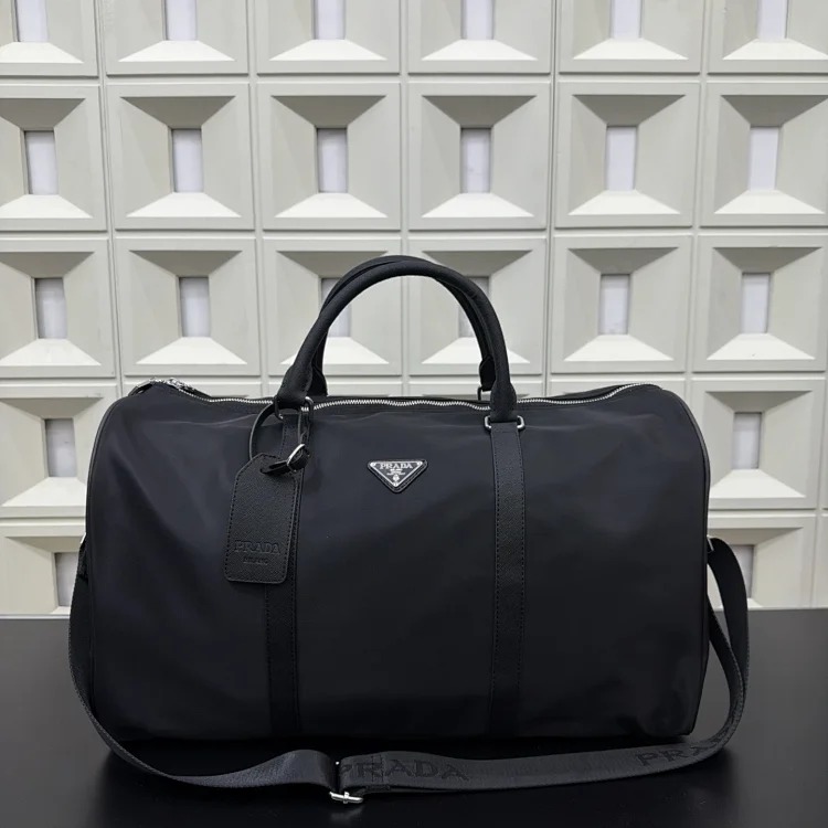 YY08--P triangle travel bag, backpack image 2