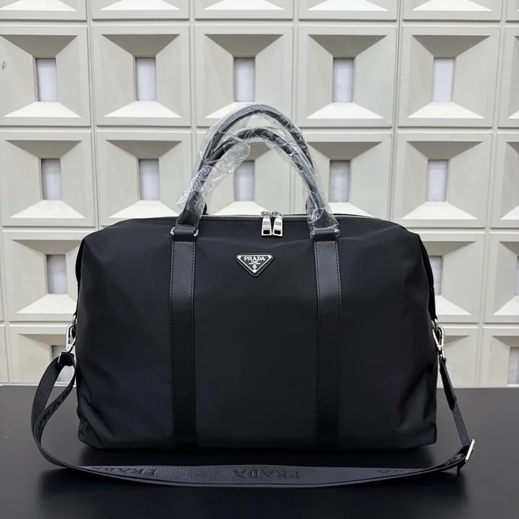 YY08--P triangle travel bag, backpack image 3