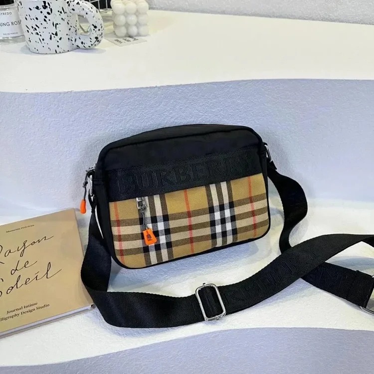 MM01 crossbody bag image 2