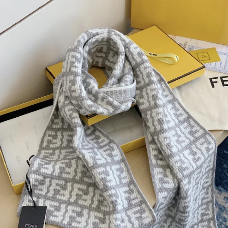 Fen's new scarf-CY
