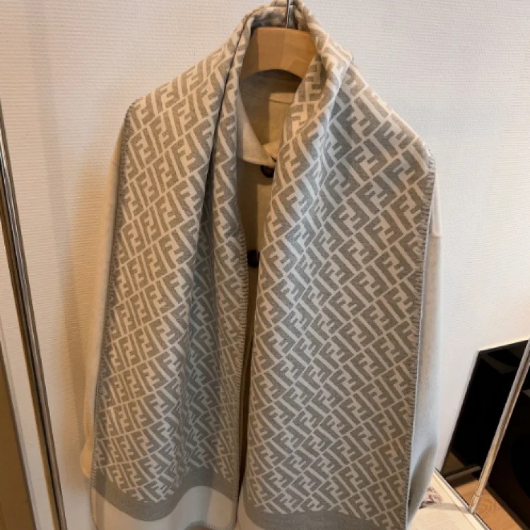 Fen's new scarf-CY