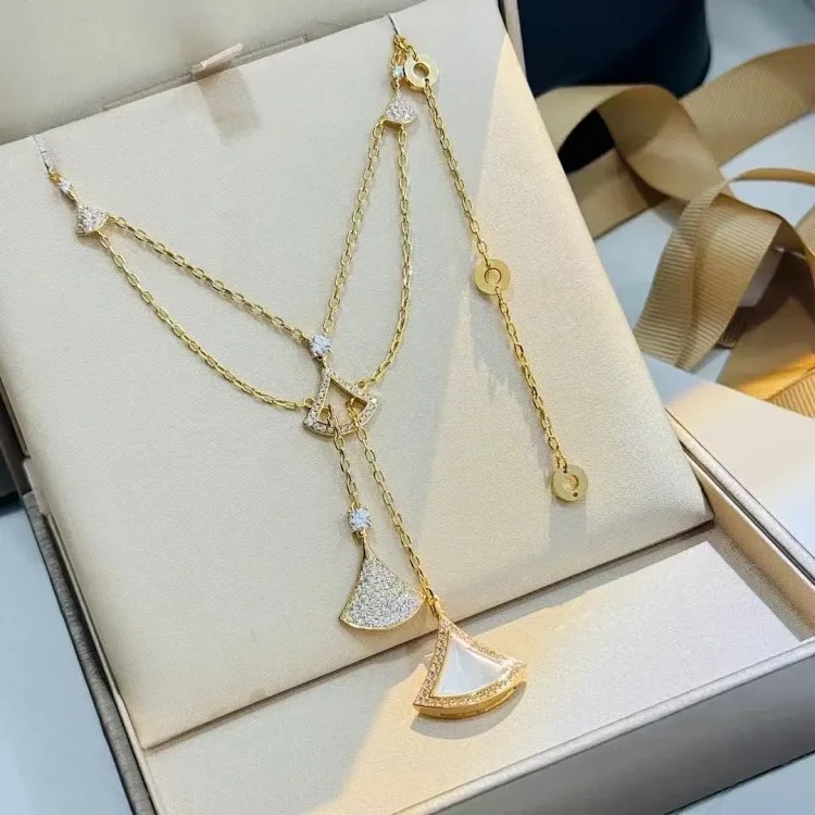 New exquisite pearl letter necklace