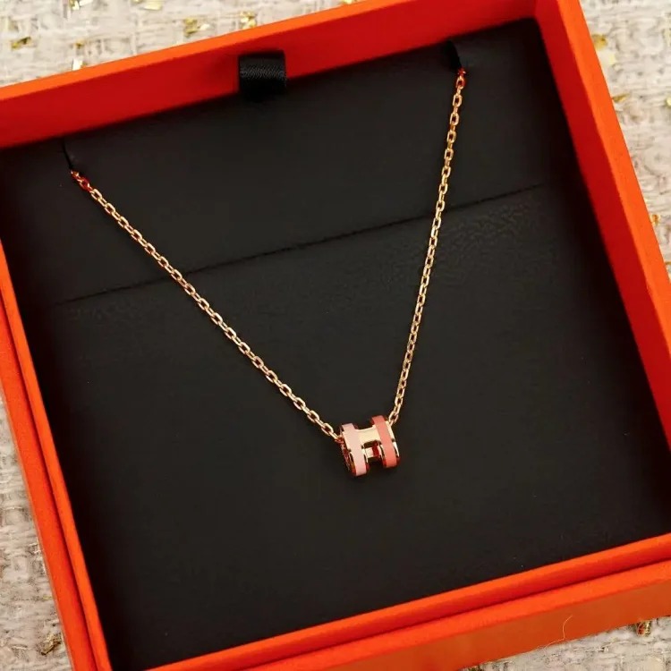 New exquisite pearl letter necklace