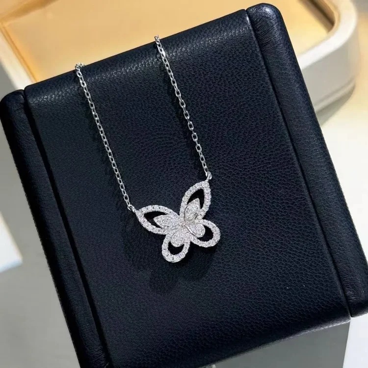 New exquisite pearl letter necklace