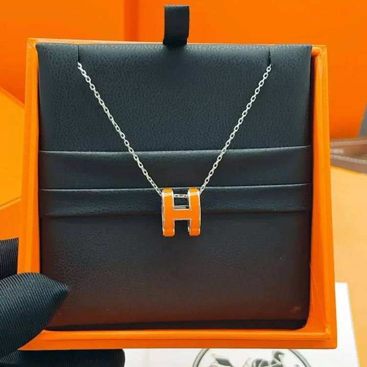New exquisite pearl letter necklace