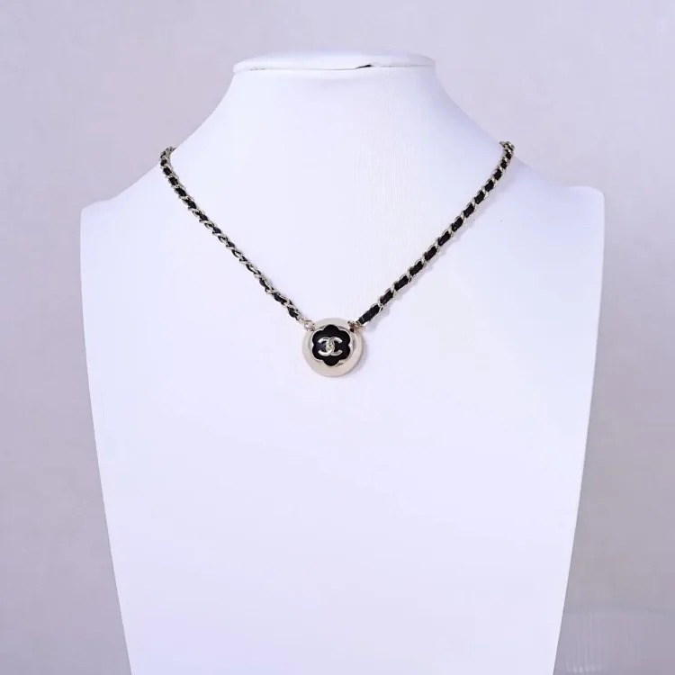 New exquisite pearl letter necklace