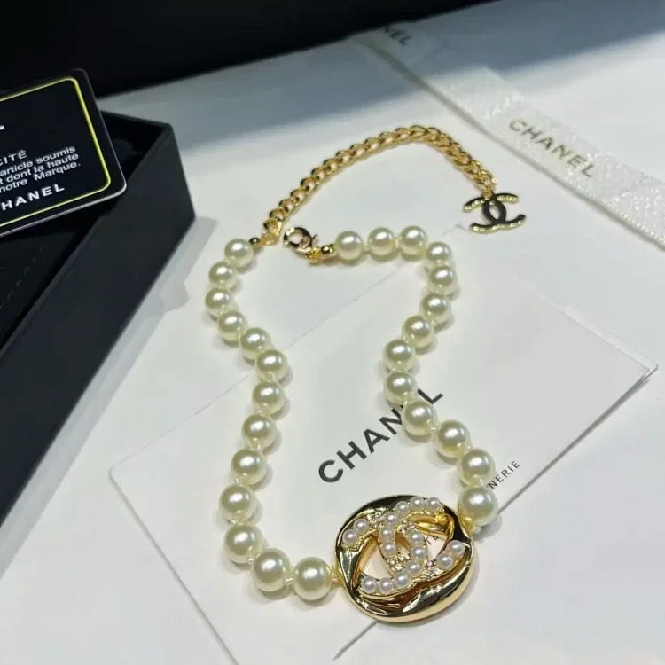New exquisite pearl letter necklace