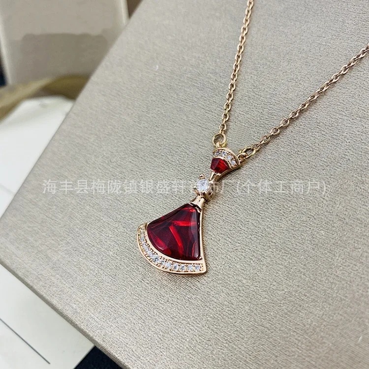 Baojia high V gold skirt fan necklace 18k rose gold natural white mother-of-pearl clavicle chain wholesale agate image 2