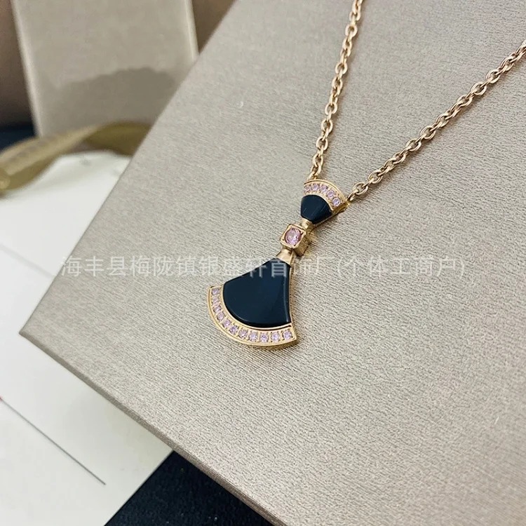 Baojia high V gold skirt fan necklace 18k rose gold natural white mother-of-pearl clavicle chain wholesale agate image 6