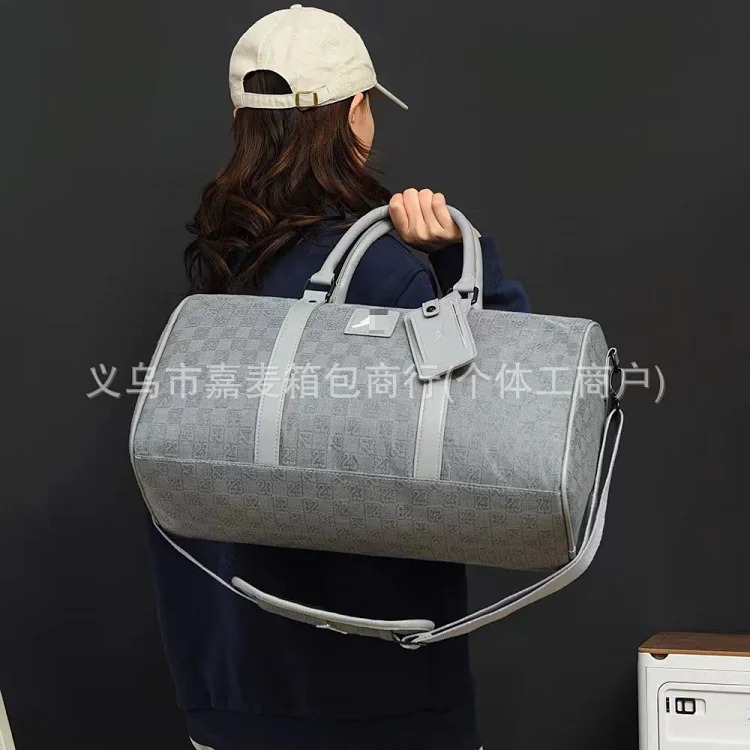 Cross-border new fashion brand shoulder bag large capacity crossbody bag popular Hong Kong style trendy travel bag outdoor fitness backpack