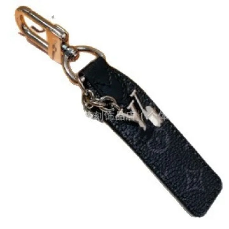 Manufacturer of fashionable car keychain wholesale multi-color micro-label metal key chain pendant leather pendant