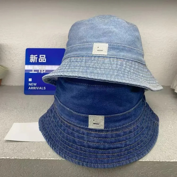 AC smiling cartoon hot stamped soft-top baseball hat for women in spring and summer with holes and worn gradient color peaked cap for men